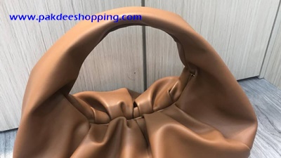 ٻҾ4 ͧԹ : Bottega Veneta Shoulder pouch Hiend Size40 cm ҹ˹ѧ ´͹