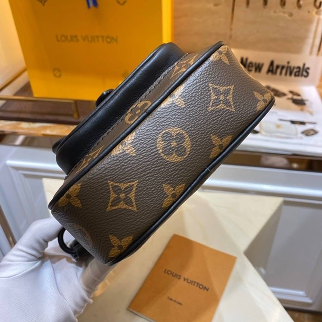 ٻҾ4 ͧԹ : Louis Vuitton Christopher bag(Ori)